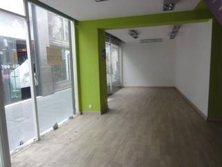 Lloguer Local Comercial  Carrer de sant jaume. Superf. 45 m² (20m² p.b. y altillo 15m²), 1 aseo, escaparate, pl