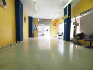 Local commercial  Isabel de villena. Local comercial en venta en centre