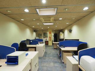 Locale commerciale in Carrer Lleó