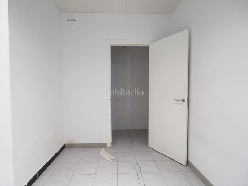 Foto fe16c955-2fb4-45a5-8d2f-1fec1171a0a4. Location local commercial dans Instituts Granollers