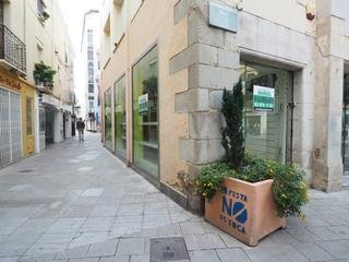 Lloguer Local Comercial  Olles. Alquiler de local comercial en la plaza olles, centro de granoll