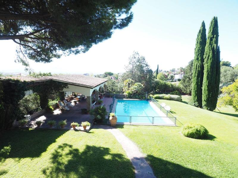 Foto b96842a8-cc44-455d-96a1-d5b9e3732984. Chalet espectacular casa en venta en Canovelles