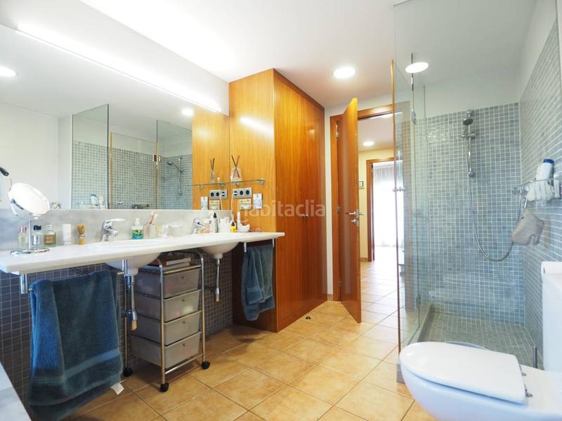 Foto 14b7aa86-d510-4da2-8edc-f1cf98baa9f2. Maison jumelée avec chauffage parking piscine dans Font Verda Granollers