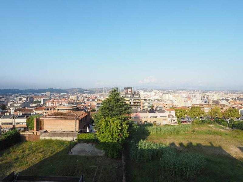 Foto 2986f8aa-0ded-439a-85b2-72f1b549b8f7. Maison jumelée avec chauffage parking piscine dans Font Verda Granollers