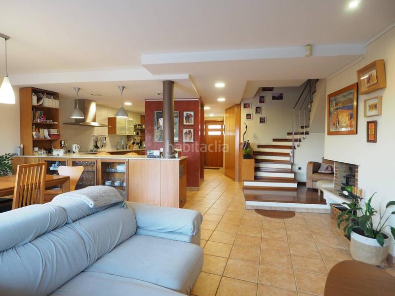 Foto 6871d561-2c28-4399-8464-18cd0a754755. Maison jumelée avec chauffage parking piscine dans Font Verda Granollers