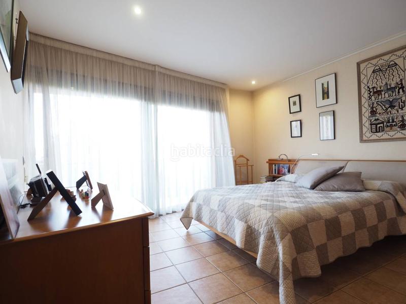 Foto 76e5071b-b5ec-4627-886d-0f57b722e34e. Maison jumelée avec chauffage parking piscine dans Font Verda Granollers