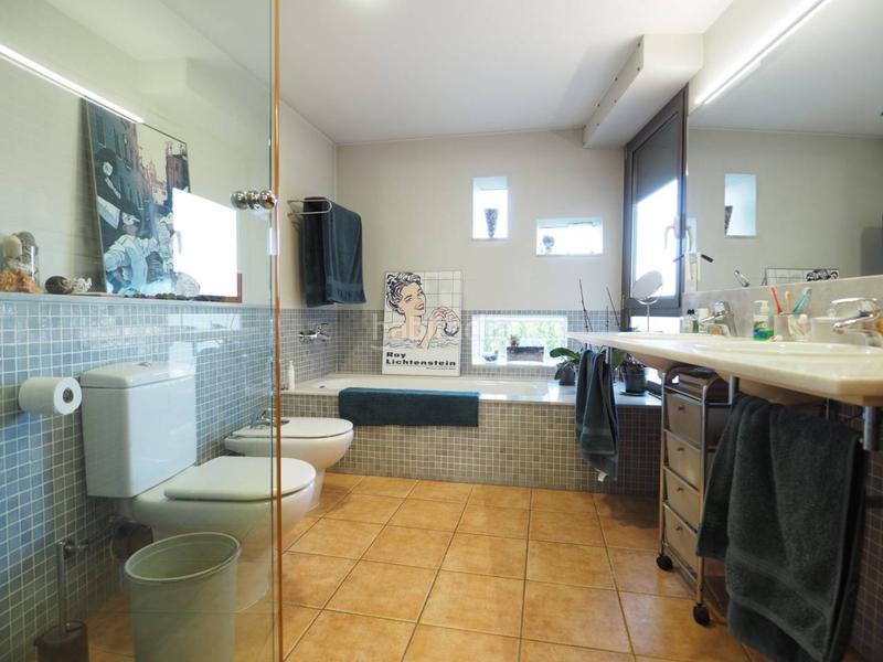 Foto 8a722dd7-c039-4776-8c18-feca67b7c307. Maison jumelée avec chauffage parking piscine dans Font Verda Granollers