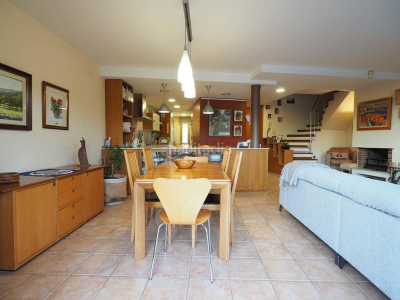 Foto f90dd970-f914-4783-99ec-49eebf60ff59. Maison jumelée avec chauffage parking piscine dans Font Verda Granollers