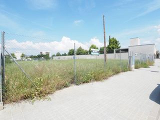 Terreno residencial  Calle corró. Parcela en venta en lhostallledoner