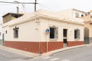 Maison  Calle hernan cortes. Casa en planta baja!!