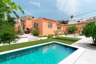 Xalet a Los almendros 4. Tu refugio mediterráneo en almuñécar  casa reformada con gran pa