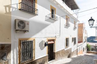 Casa  Calle malaga i. Tu hogar ideal en molvizar te espera!