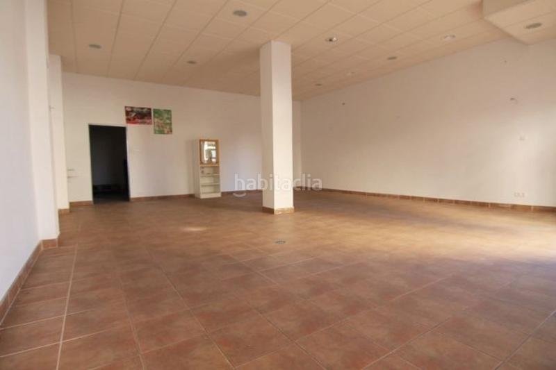 Foto 69ed9e0a-c12c-4e4f-882b-a5948f1d93f4. Alquiler local comercial local junto plaza de la coronación en Motril