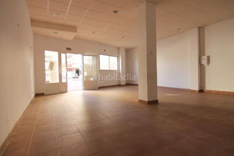 Foto c41af79f-90b0-4daa-9a25-aa5919bd6e1c. Alquiler local comercial local junto plaza de la coronación en Motril
