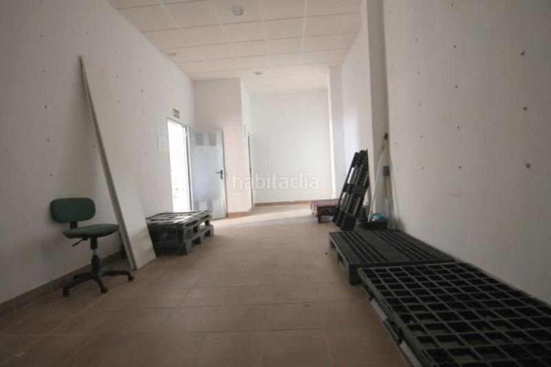 Foto edf165b2-2bca-4da4-96c2-7b4c31c704d2. Alquiler local comercial local junto plaza de la coronación en Motril