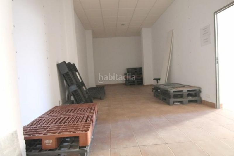 Foto fb572859-9ef9-437b-98f0-431863455109. Alquiler local comercial local junto plaza de la coronación en Motril