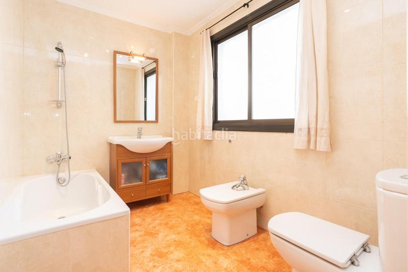 Foto 39ab5dee-c32b-4d82-a598-4bbb461a272c. Casa en calle rosa chacel 8 casa en una zona privilegiada!! en Motril
