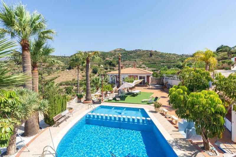 Foto fc05c589-b56c-4106-9567-d8b45f215a40. Casa villa en minasierra en Motril ciudad Motril