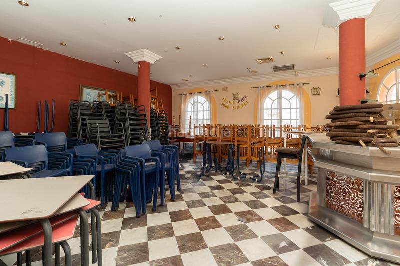 Foto f03cdda4-acb1-4949-be92-a82ed6472c4b. Edifici a Playa de Granada Motril