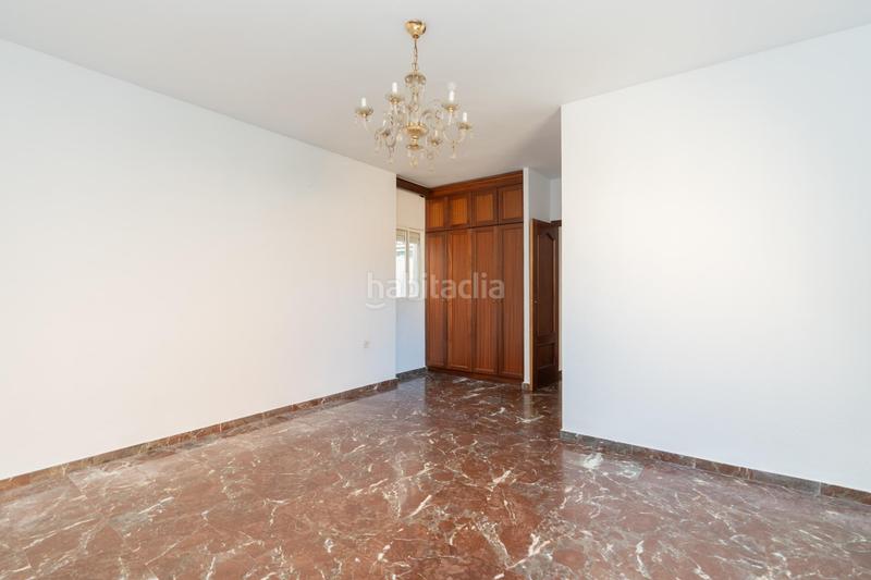 Foto 1115e43a-f210-49fa-8b4c-f783fa1b39a4. Piso amplio piso en el varadero, oportunidad de inversión en Motril