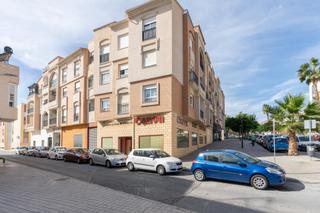 Pis  Calle enrique gomez lopez. Vive rodeado de tranquilidad, a un paso del centro de motril