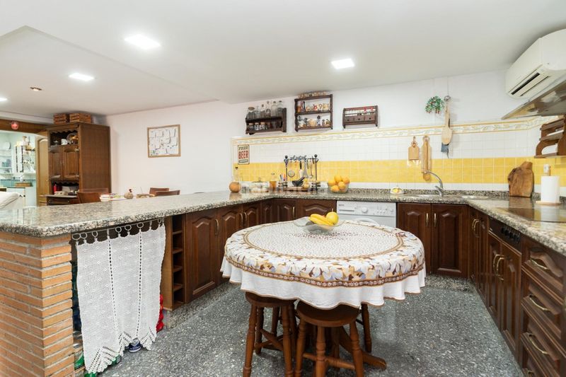 Foto 1f6f0590-b2c9-4027-ab27-596c783174ef. Casa amb aparcament a Motril ciudad Motril