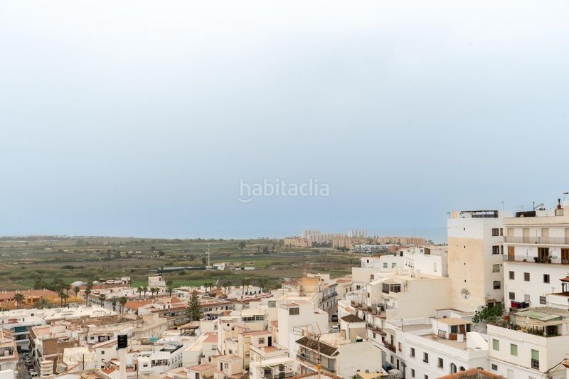 Foto c5dc5090-80a6-486e-86cb-9133df24cf18. Casa amb aparcament a Centro Salobreña