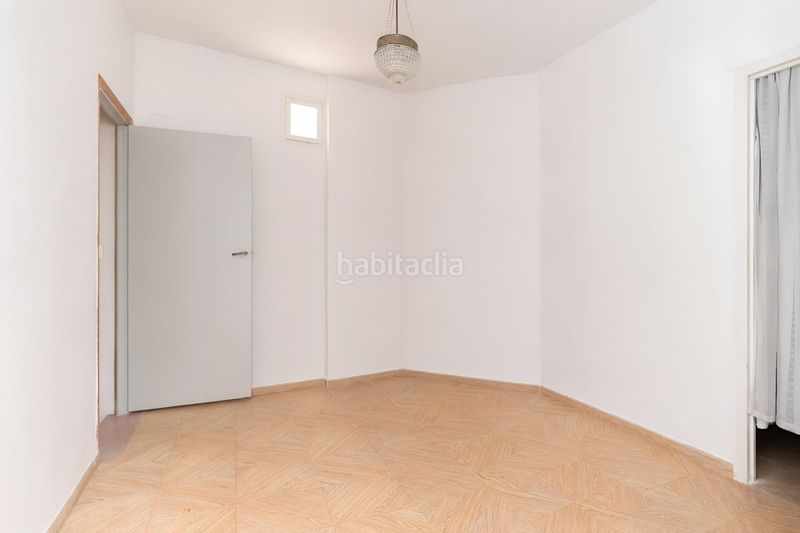 Foto 278cd255-54f4-426d-9e3d-0bfda81233a1. Casa amb aparcament a Ítrabo