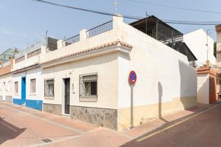 House  Calle calle juan de juanes. Casa en planta baja haciendo esquina con gran terraza en la palm