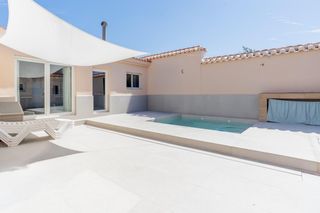 Chalet  Plaza rio guadalquivir. Venta de casa de diseño en puntalon con piscina y garaje!!!!