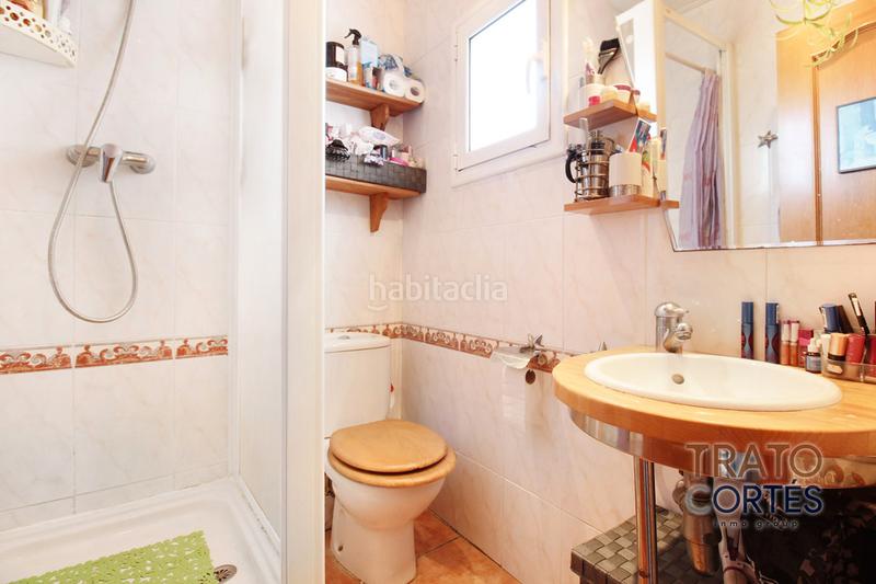 Foto 9ab7e034-ba17-463a-a12c-c91988d35590. Pis a carrer de jaume abril 32 a Centre Viladecans