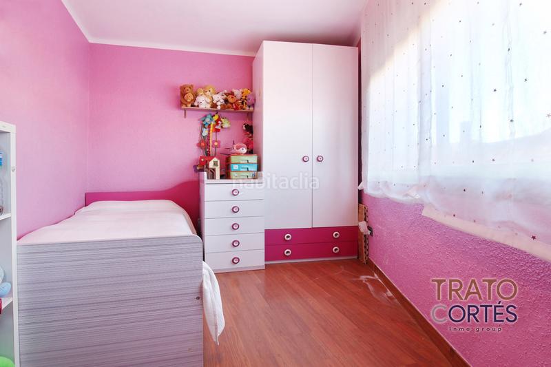 Foto a4fcaff8-6e0d-4e58-93e2-c44c6a7e2e7f. Pis a carrer de jaume abril 32 a Centre Viladecans