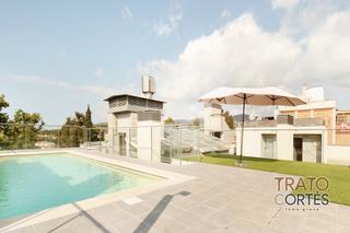 Piso  Carrer dels usatges de barcelona. Finca seminueva con piscina y parking incluido