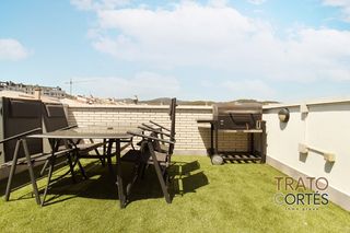 Etagenwohnung  Carrer de ramon llull. Vivienda seminueva con terraza