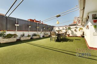 Penthouse  Carrer de cristòfor colom 46. Atico con ascensor y terraza