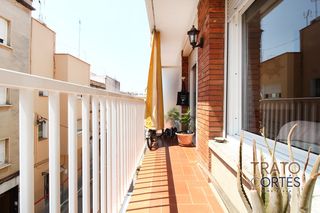 Pis  Carrer de santa teresa. Amplia vivienda de 4 habitaciones