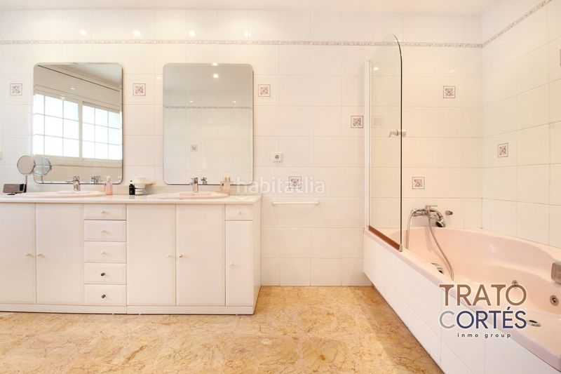 Foto 037eda36-d11a-4690-8ab3-c7685c3c2043. Casa aparellada a plaça magdalena trias 10 a Centre-Estació Gavà