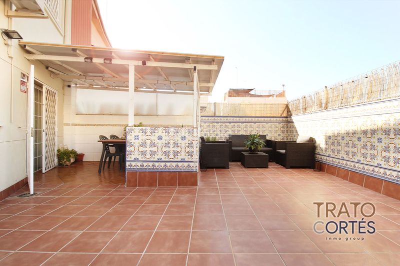 Foto 2b0ac83b-8935-4833-8383-515162296822. Casa aparellada a plaça magdalena trias 10 a Centre-Estació Gavà
