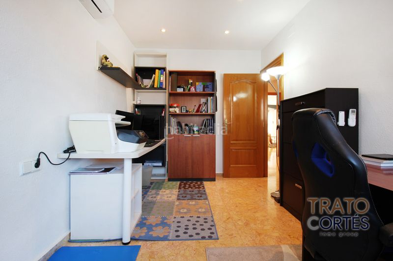 Foto 4089aa2f-ca30-47c7-ab31-15d1f052a08b. Casa aparellada a plaça magdalena trias 10 a Centre-Estació Gavà