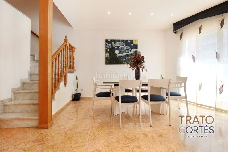 Foto adff7fe9-e61a-4672-9c08-474ea79dd4d4. Casa aparellada a plaça magdalena trias 10 a Centre-Estació Gavà