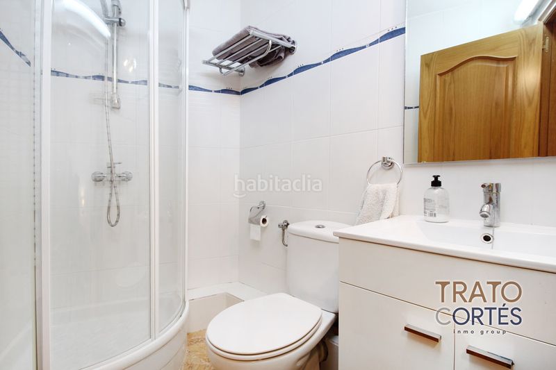 Foto b18259dc-c5df-474c-8d3e-b5d166a0f364. Casa aparellada a plaça magdalena trias 10 a Centre-Estació Gavà