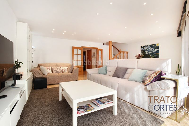 Foto cfb09f27-28e2-4e4a-8d99-1cd0177e573c. Casa aparellada a plaça magdalena trias 10 a Centre-Estació Gavà