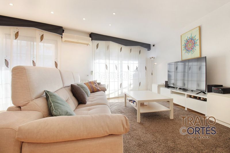 Foto f302911d-3274-49b4-a489-e08372e11567. Casa aparellada a plaça magdalena trias 10 a Centre-Estació Gavà