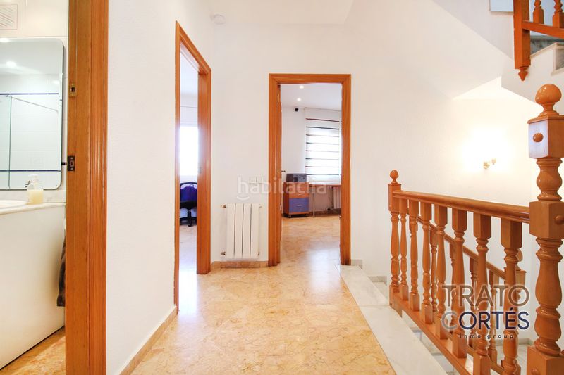 Foto f3d9581e-1f05-4b59-b8e5-5e2d4965f87b. Casa aparellada a plaça magdalena trias 10 a Centre-Estació Gavà