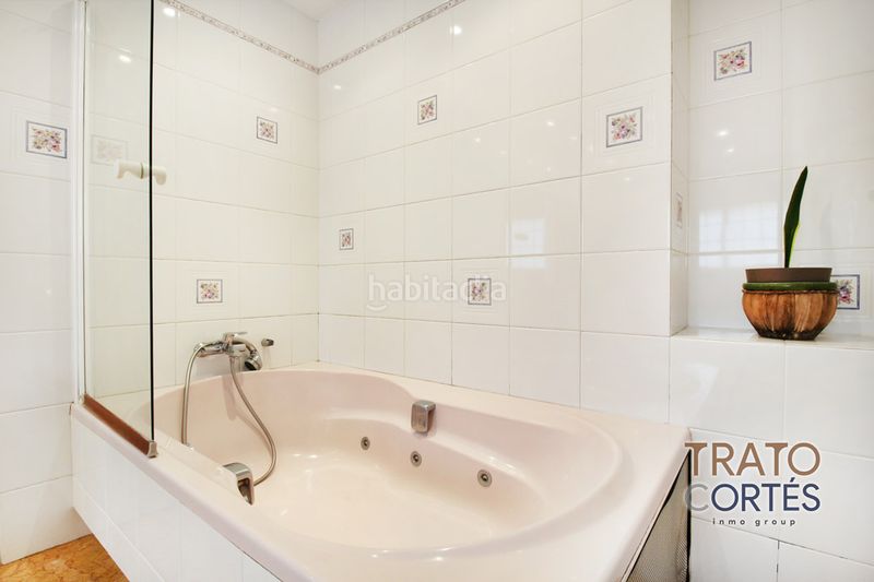 Foto f4a6c734-5981-494c-a2c8-51a14668c366. Casa aparellada a plaça magdalena trias 10 a Centre-Estació Gavà