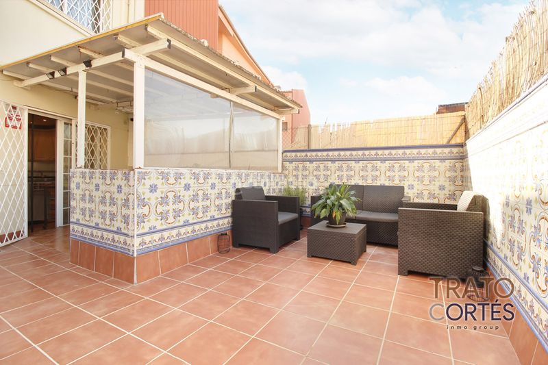 Foto f8032cee-0b03-47ba-affa-aa48519886c9. Casa aparellada a plaça magdalena trias 10 a Centre-Estació Gavà