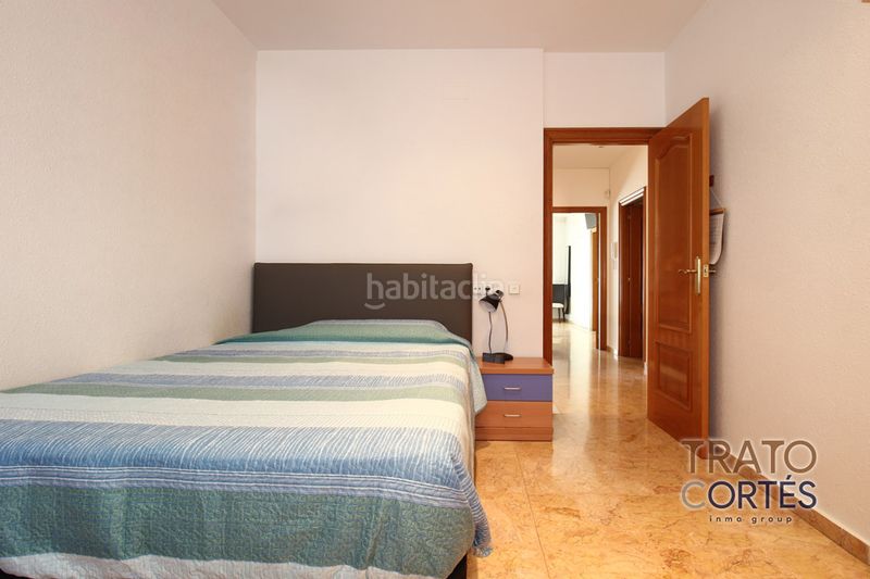 Foto fa3ad72e-f890-4603-ac60-8941e246cb72. Casa aparellada a plaça magdalena trias 10 a Centre-Estació Gavà