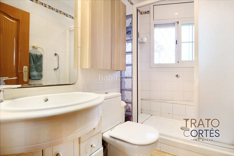 Foto feff572f-65fe-4a46-a4c3-b248759ff74e. Casa aparellada a plaça magdalena trias 10 a Centre-Estació Gavà