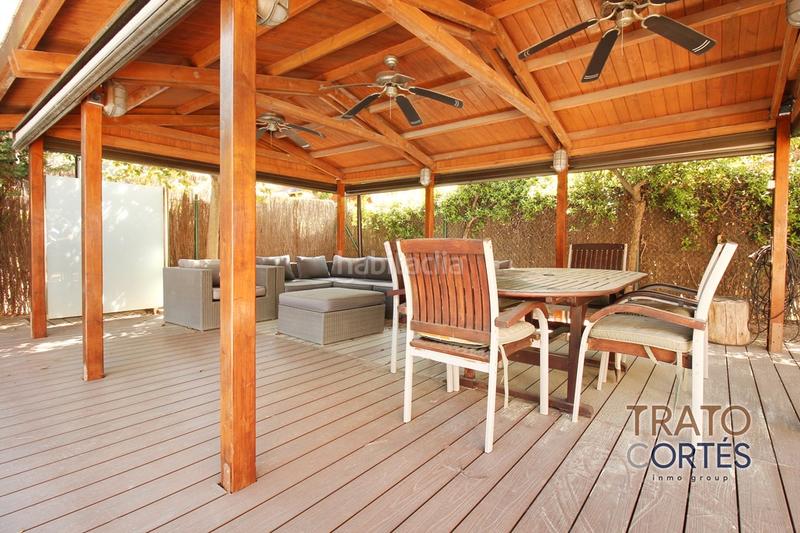 Foto e544f1e4-a2d8-4d7f-9d61-3e6cfe5ca716. Chalet en Gava Mar Gavà