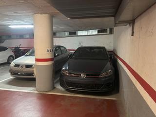 Aparcament cotxe a Carrer de j. lamote de grignon 36. Se vende plaza de parking en gavà